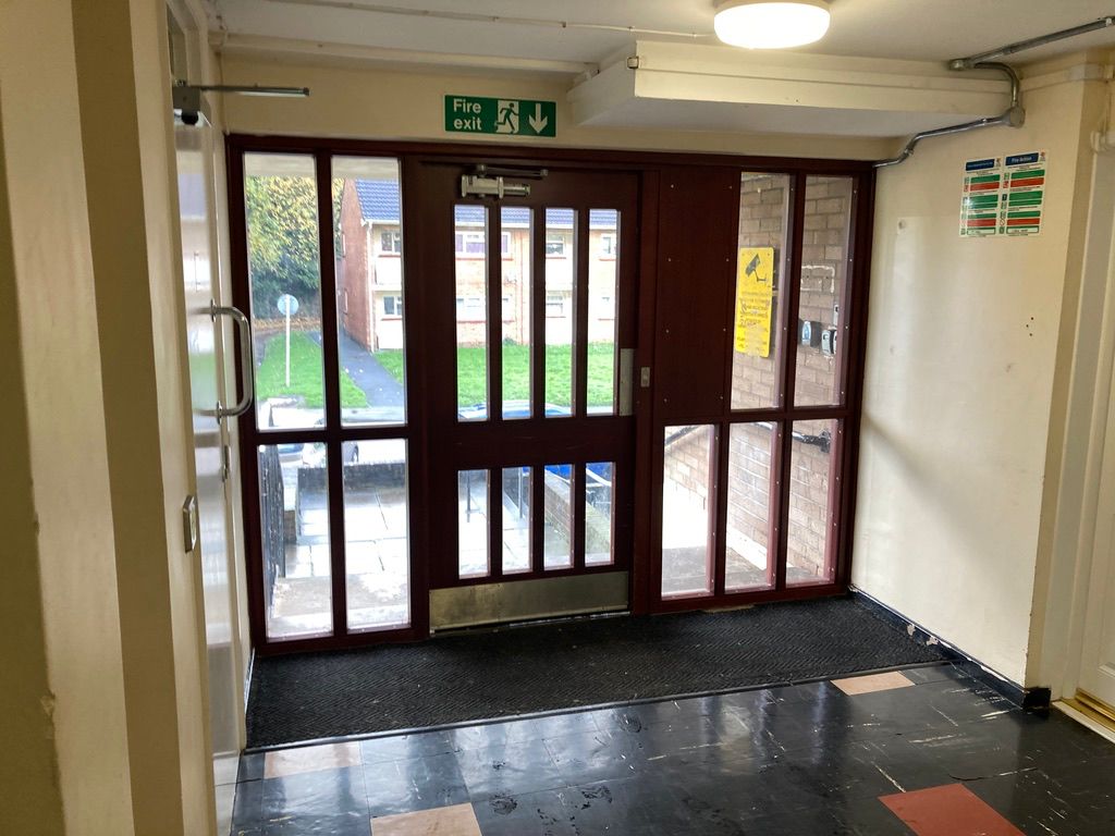 Delwedd o'r derbynfa yn Sycamore House