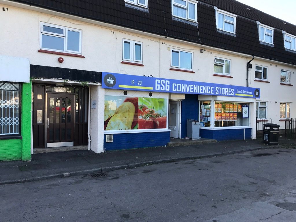 Delwedd o siopau ar Stryd Westbourne